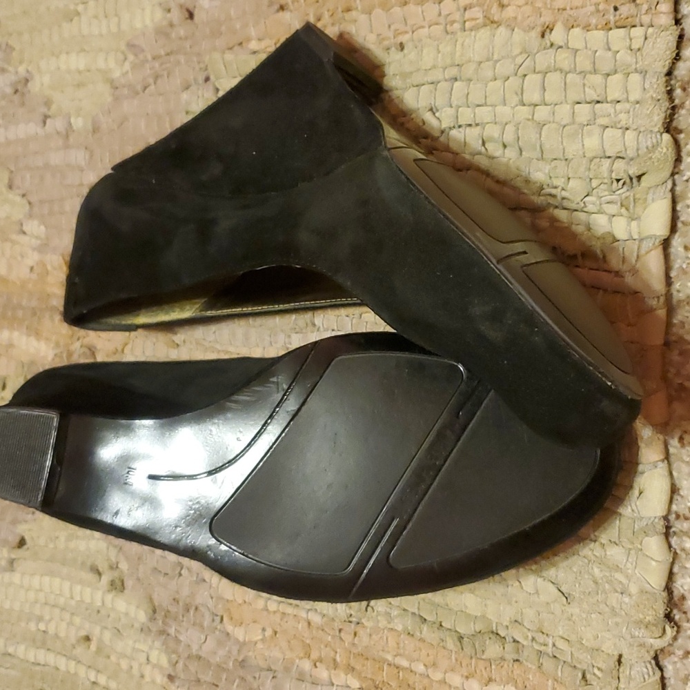 Shoes - Picture 2 of 4